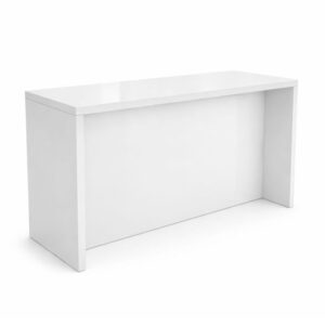 Großer weißer Brückentisch mit Blende und Stehhöhe für Events